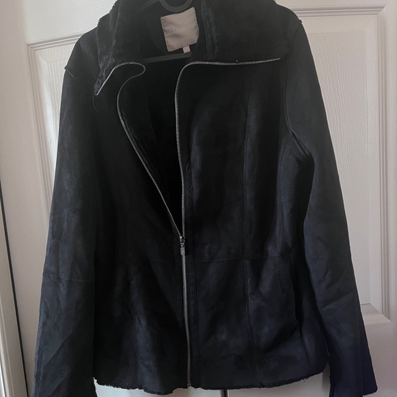 Black suede jacket with plush interior - Picture 2 of 3